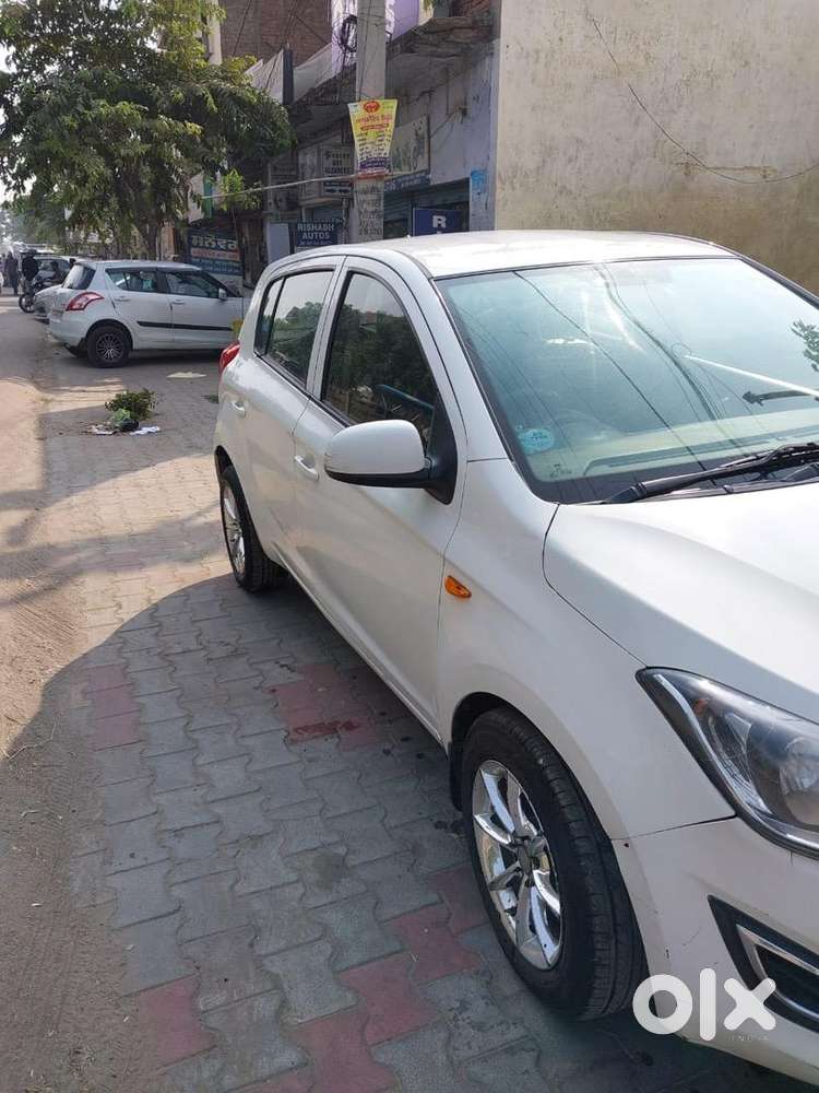 Hyundai I20 2013 Diesel 80000 Km Driven
