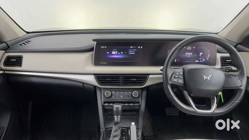 Mahindra Xuv700 2.0 Ax 5 Petrol At Str, 2022, Petrol