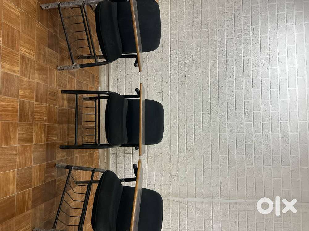 Cushioned Coaching / Classroom Chairs with Removable Wooden Table