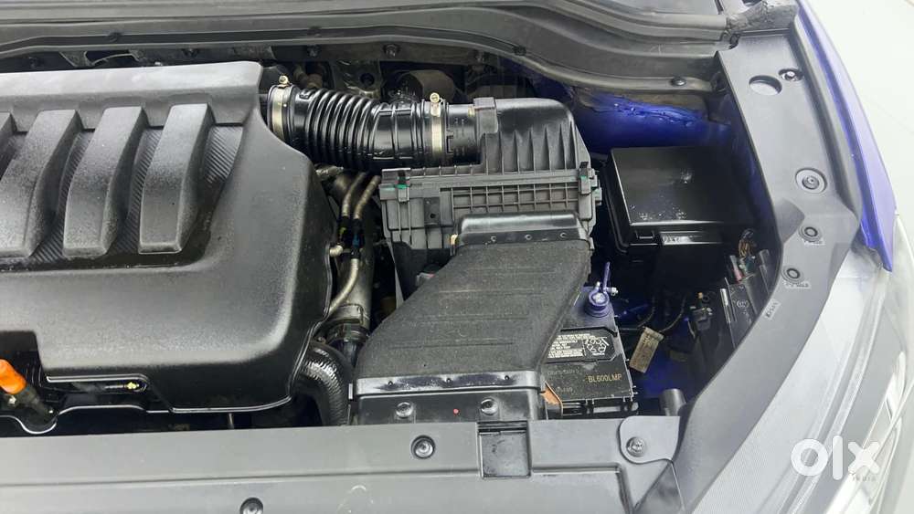 Mahindra Xuv700 2.0 Ax 5 Petrol Mt Str, 2021, Petrol