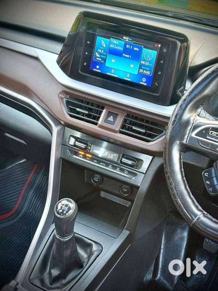 Maruti Suzuki Brezza 1.5 Zxi Smart Hybrid, 2023, Petrol