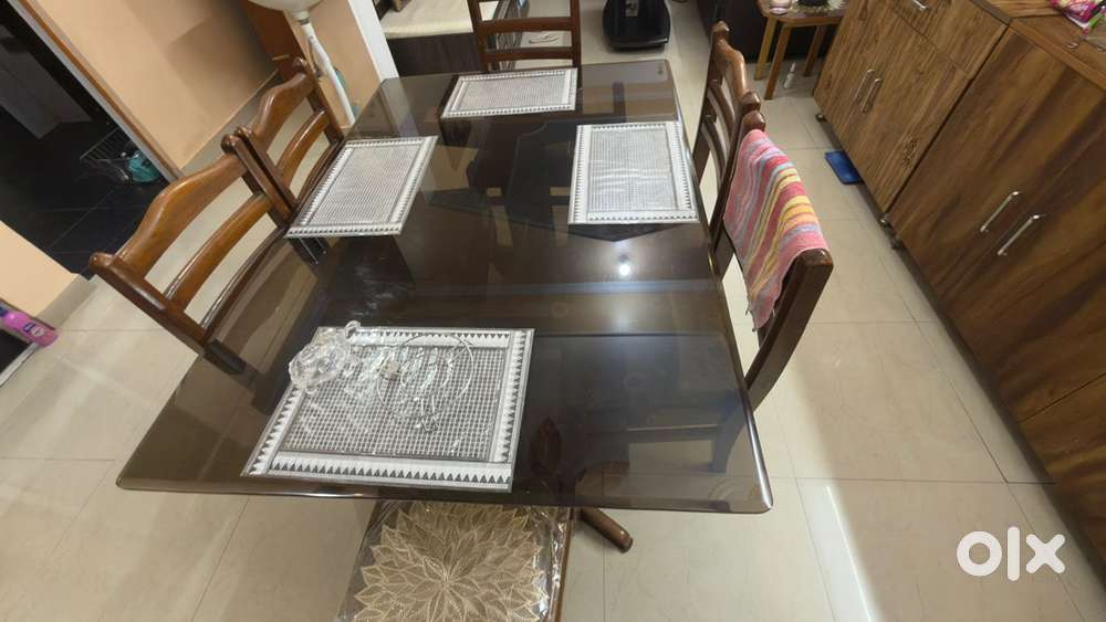 सागवान डाइनिंग टेबल | Teak Wood 6 Seater Glass Top