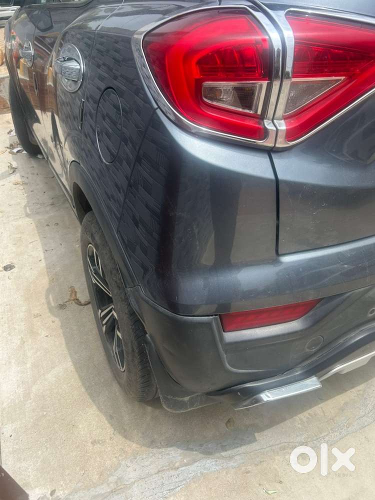 Mahindra Xuv300 W6 Diesel 2022  First Owner  Sunroof  28,000 Km