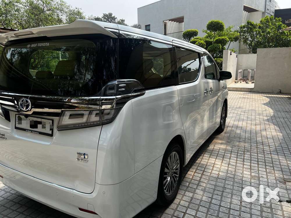 Toyota Vellfire 2.5 Hybrid, 2022, Petrol
