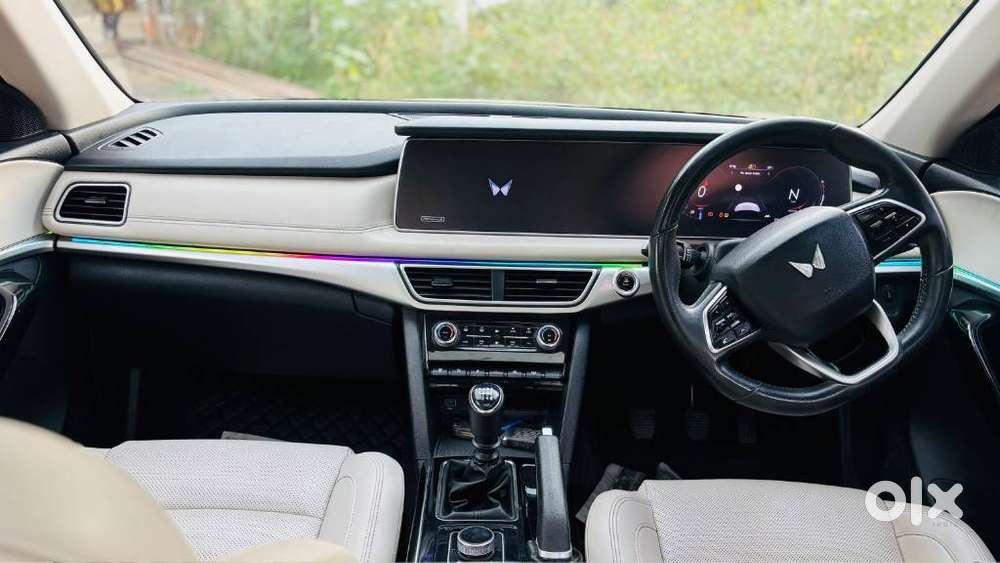 Mahindra Xuv700 2.0 Ax 7 Petrol Mt Str, 2021, Petrol