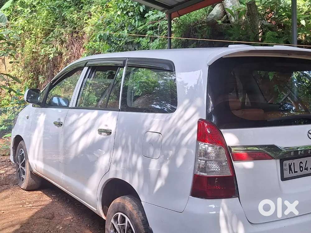 Toyota Innova 2012
