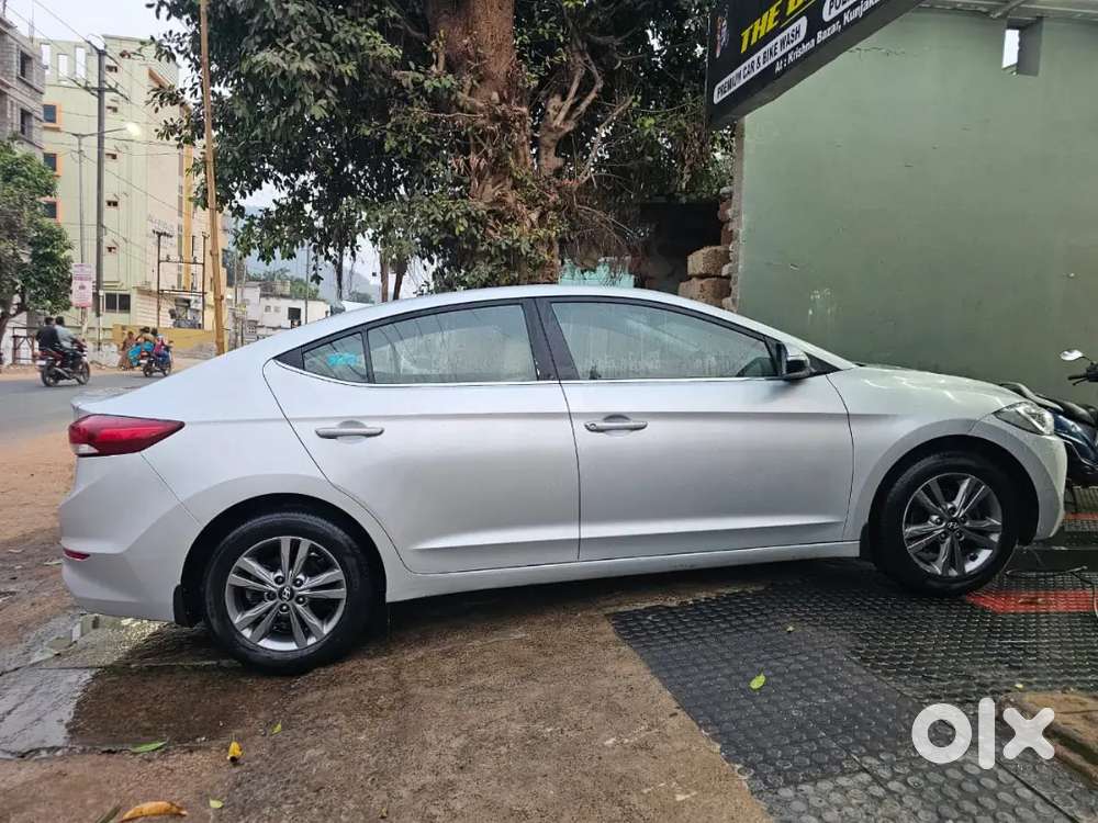 Hyundai New Elantra 2017 Petrol Well Maintained