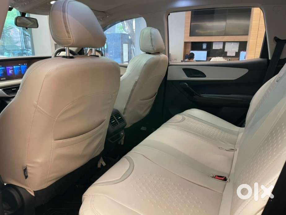 Mahindra Xuv700 2.0 Ax 5 Petrol At Str, 2024, Petrol