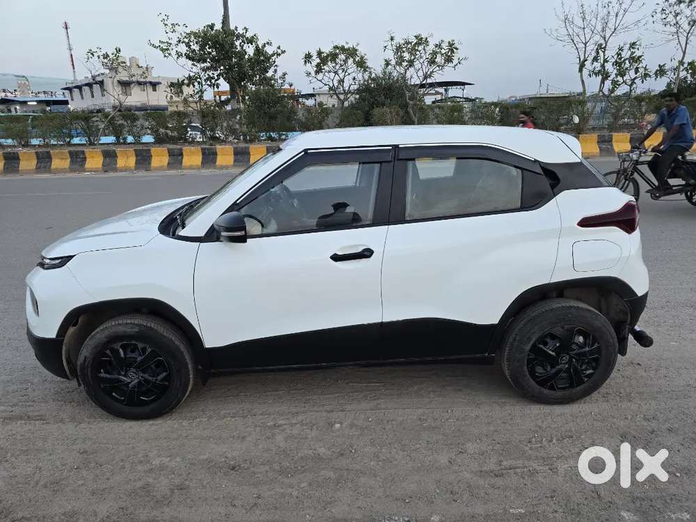 2025 Tata Punch Pure Petrol Manual