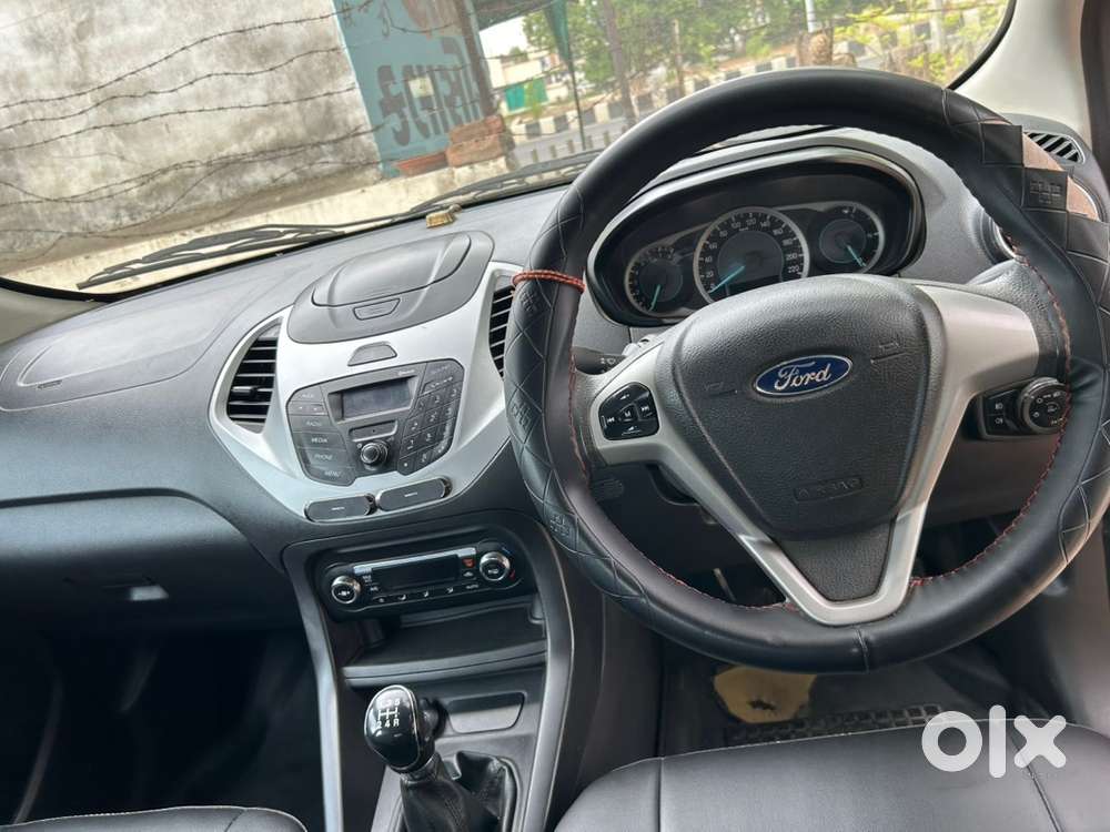 Ford Figo Titanium Blu 2017