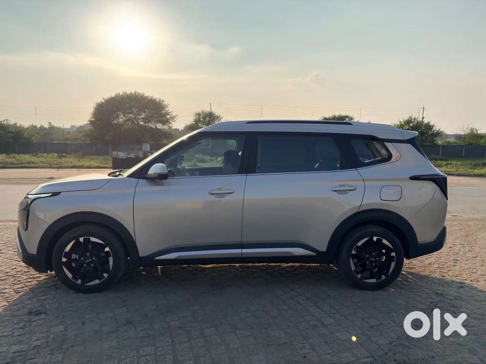 Kia Carens Clavis, 2025, Petrol