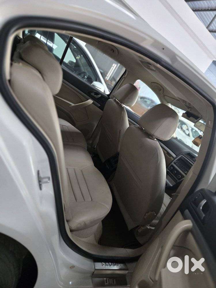 Skoda Laura Ambition 2.0 Tdi Cr Mt, 2011, Diesel