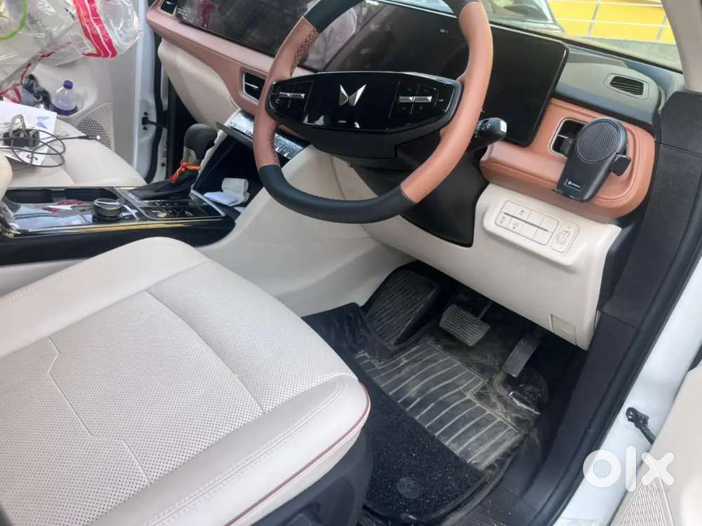 Mahindra Xuv 7xo 2026 Petrol Well Maintained