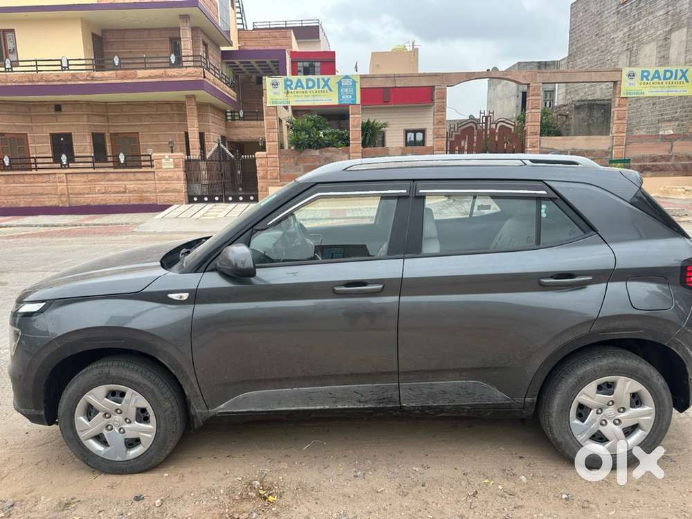 Hyundai Venue Petrol 2022