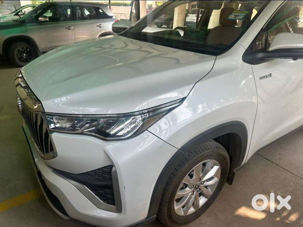 Toyota Innova Hycross 2.0 Vx (o) Hybrid 8 Str, 2024, Petrol