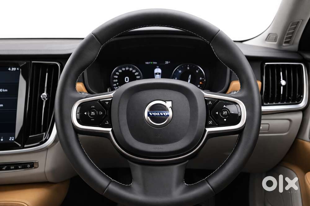 Volvo S90 D4 Inscription  2019  Diesel  Crystal White
