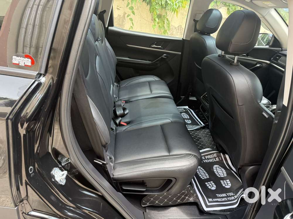 Mahindra Xuv700 2.0 Ax 7 Petrol At Str, 2025, Petrol