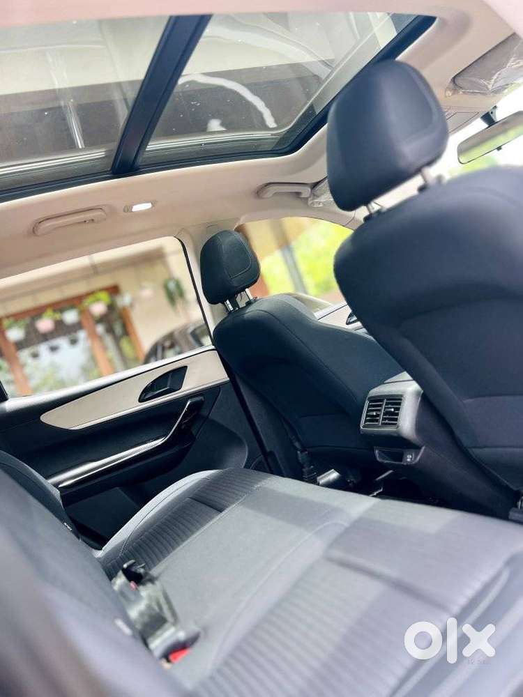 Mahindra Xuv700 2.2 Ax 5 Diesel At Str, 2024, Diesel