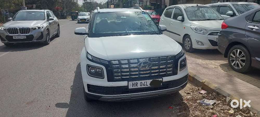 Hyundai Venue 2023 Petrol Well Maintained With Service Record