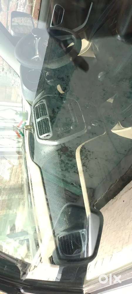 Mahindra Tuv 300 T10 2018 Model