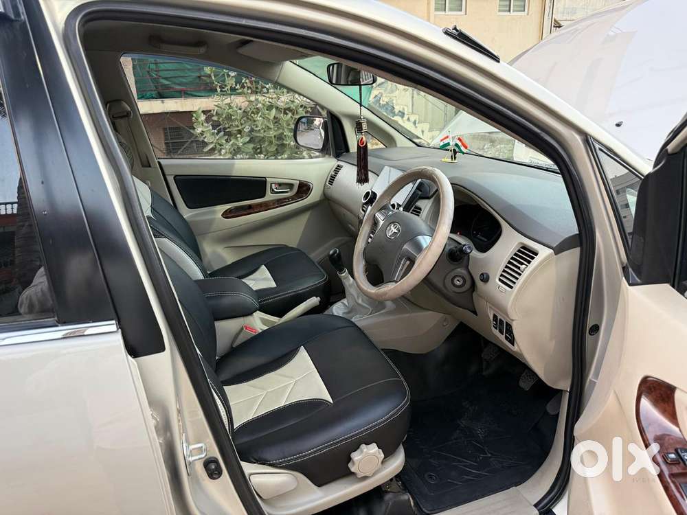 Toyota Innova 2.5 V 8 Str, 2014, Diesel
