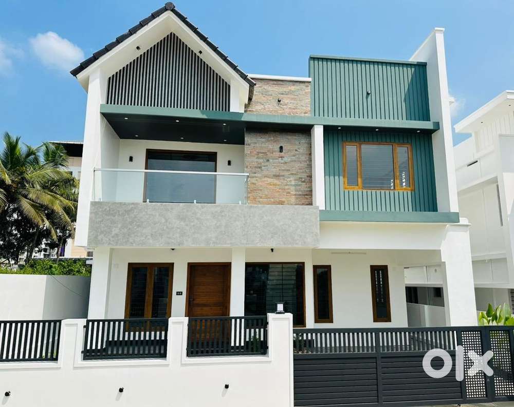 Kalamassery Cusat ,Kakkanad, HMT House for Sale 4.5 cent 2500 sqft