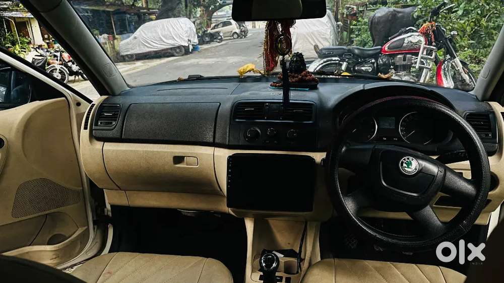 Skoda Fabia Petrol Manual 2011