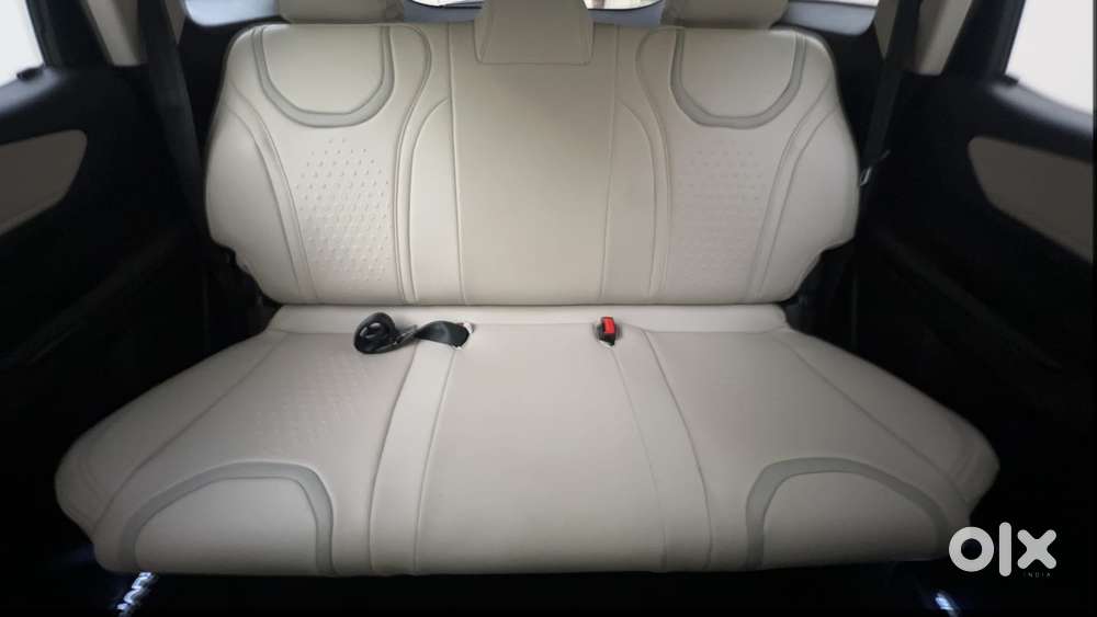 Mahindra Xuv700 2.0 Ax 5 Petrol At Str, 2023, Petrol