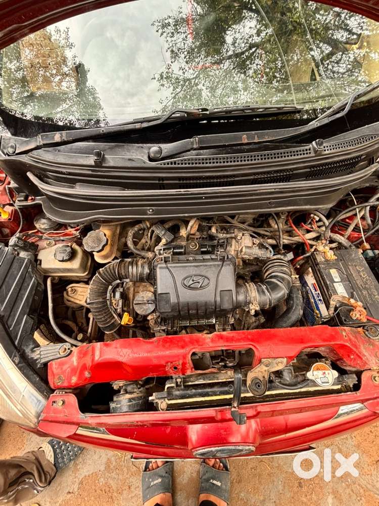 Hyundai Eon Cng & Hybrids Badiya Car Hai Ache Sa Rakhi Hai Mene