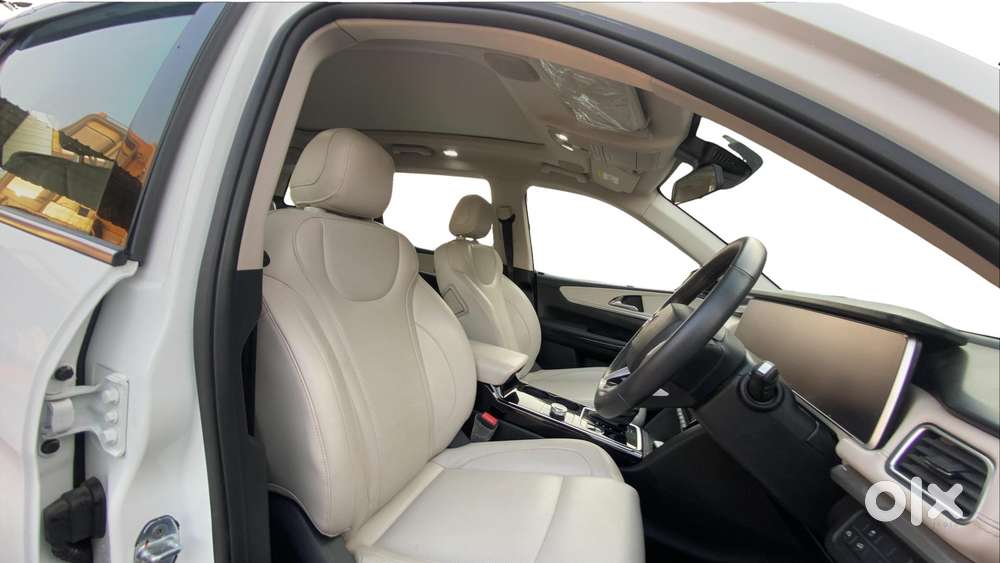 Mahindra Xuv700 2.0 Ax 7 Petrol At Luxury Pack Str, 2023, Petrol
