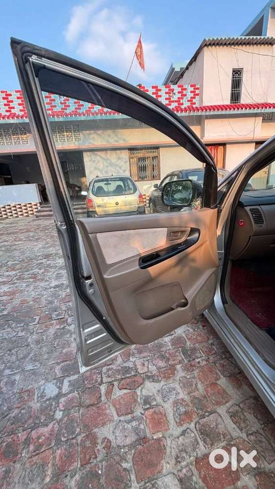Toyota Innova 2.5 G (diesel) 8 Seater, 2016, Diesel