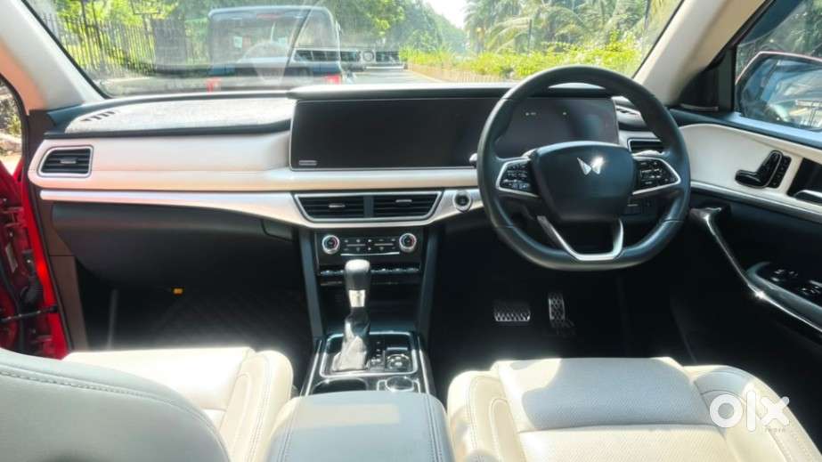 Mahindra Xuv700 2.2 Ax 7 Diesel At Luxury Pack Str, 2022, Diesel