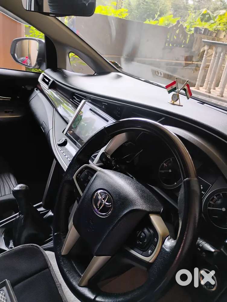 Toyota Innova Crysta 2.4 V 8 2017