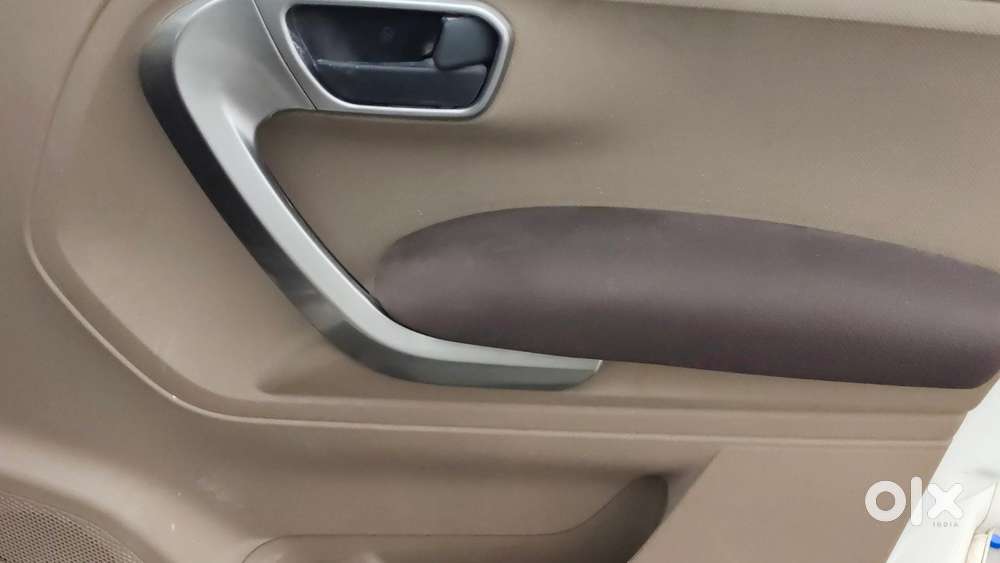 Mahindra Tuv 300 T10, 2019, Diesel