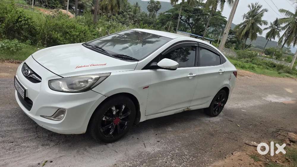 Hyundai Verna 2012 Diesel Manual 136000 Km