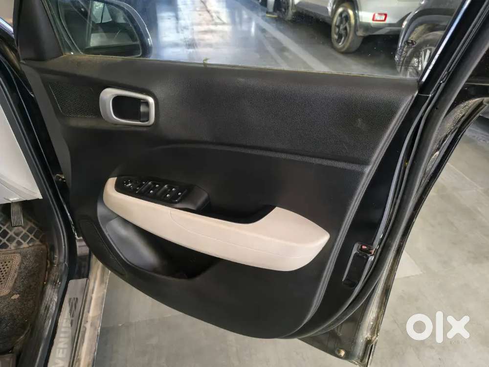 Hyundai Venue Sx Petrol Manual 1st Owner 2024