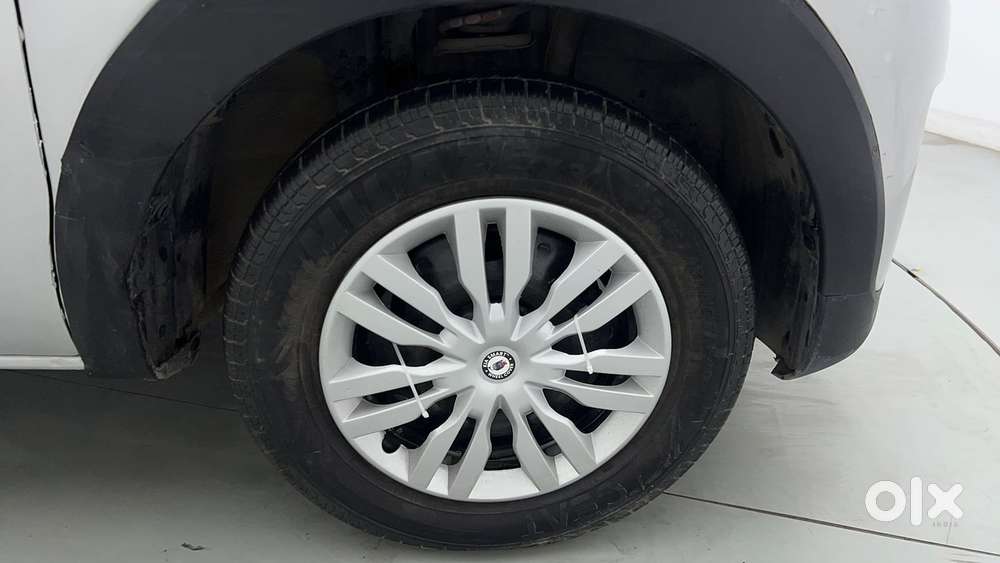 Renault Triber Rxe, 2023, Petrol