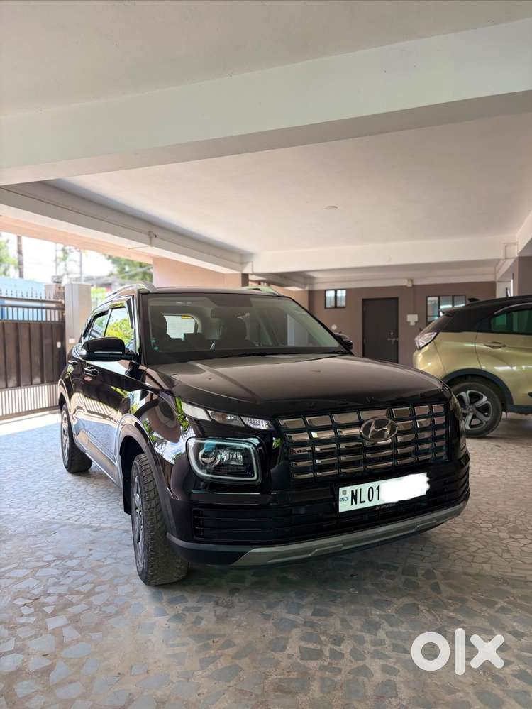 Hyundai Venue 2024 Petrol Well Maintained