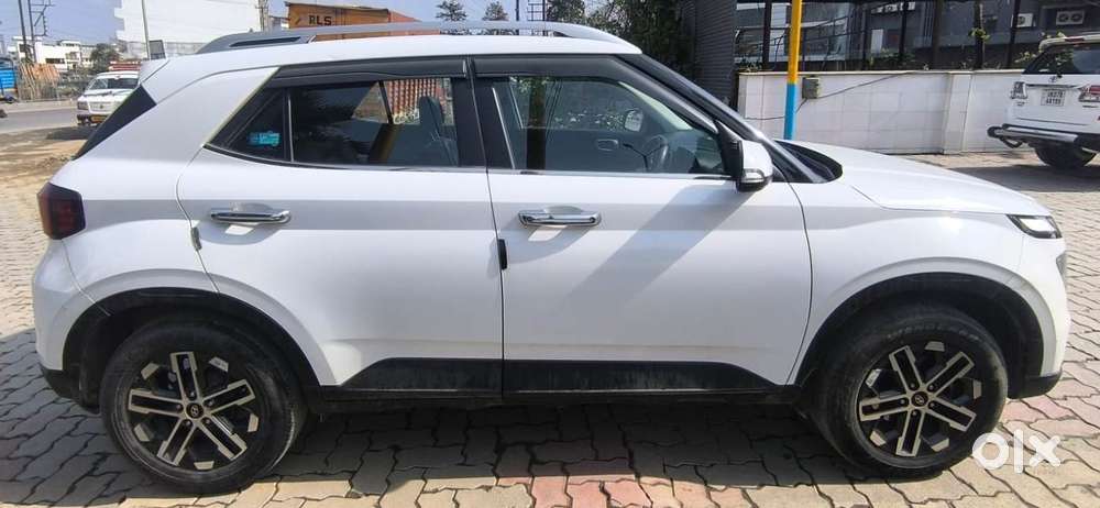 Hyundai Venue 1.2 S (o), 2024, Petrol