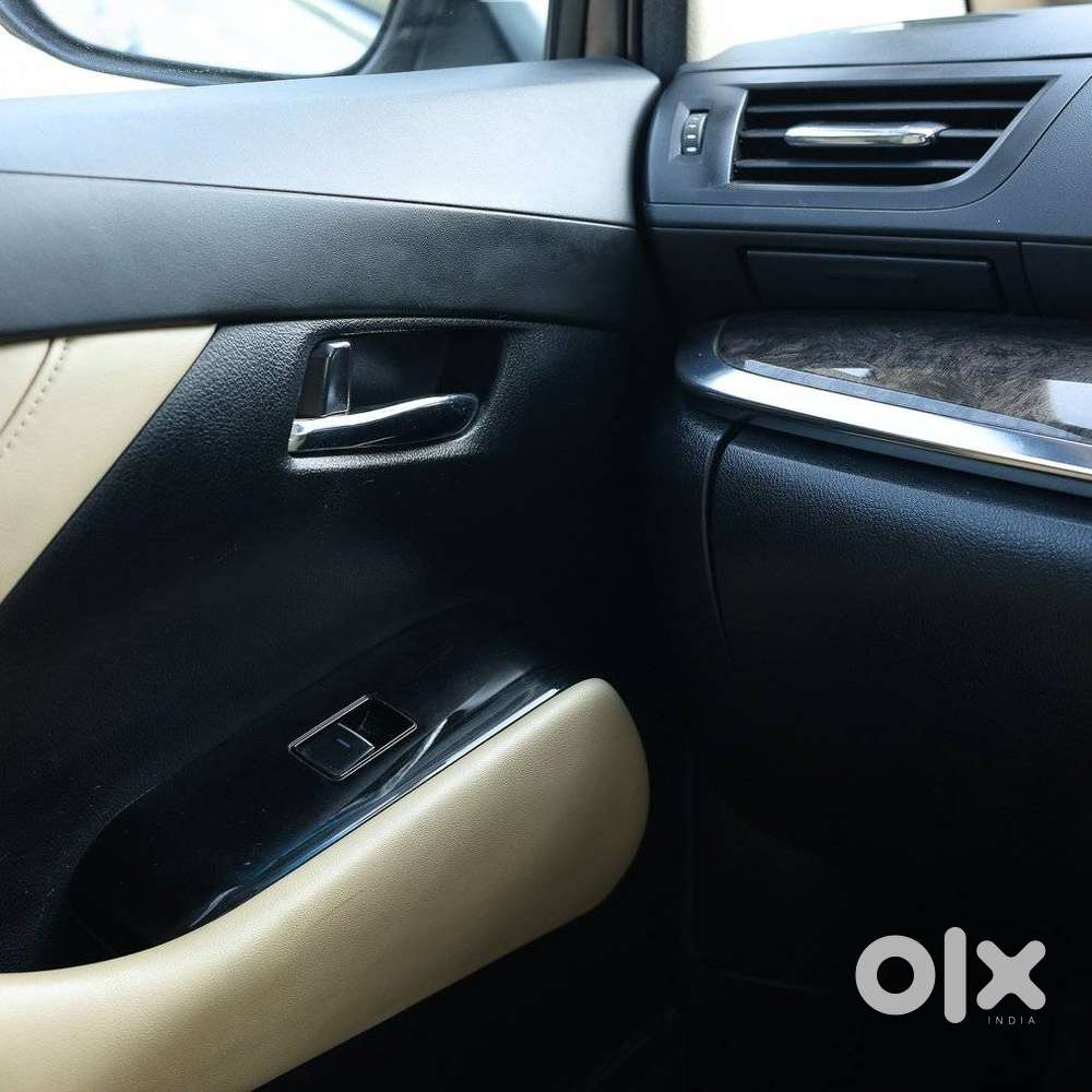 Toyota Vellfire 2.5 Executive Lounge, 2023, Petrol