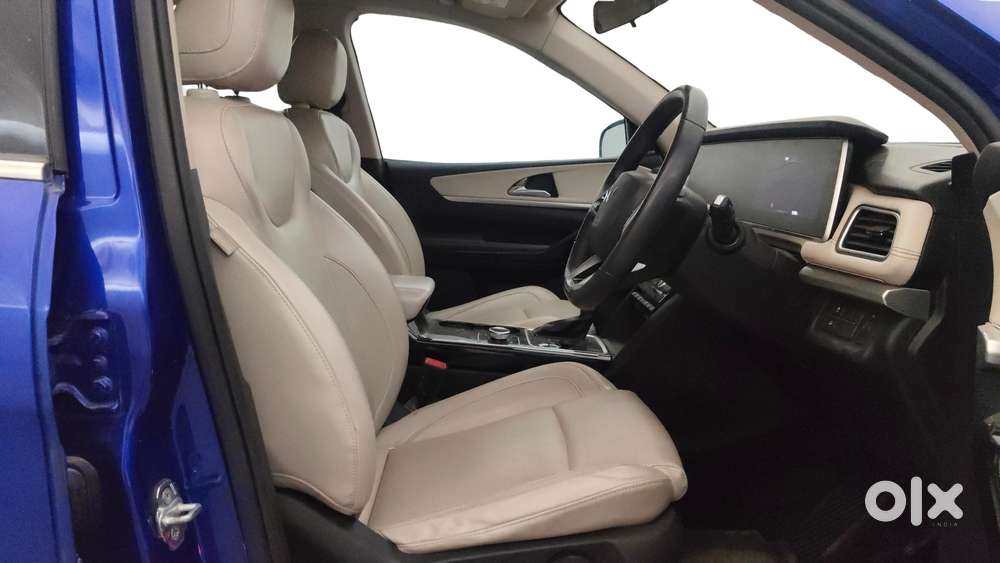 Mahindra Xuv700 2.0 Ax 7 Petrol At Luxury Pack Str, 2022, Petrol
