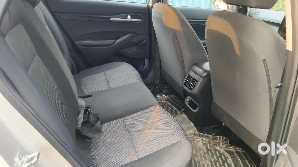 Kia Seltos Petrol 2023 Showroom Track Service