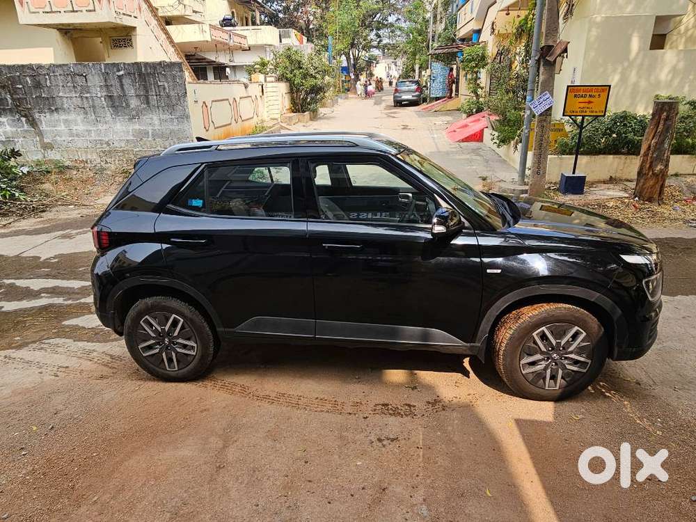 2025 Venue Only 6000kms Driven ( Condition - As Good As New )