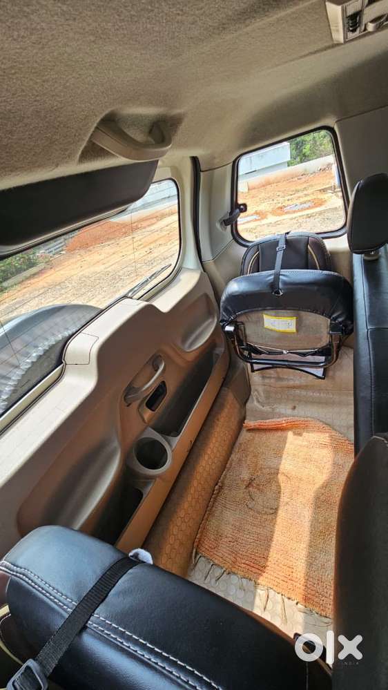 Mahindra Tuv 300 T8 Amt (automatic), 2015, Diesel