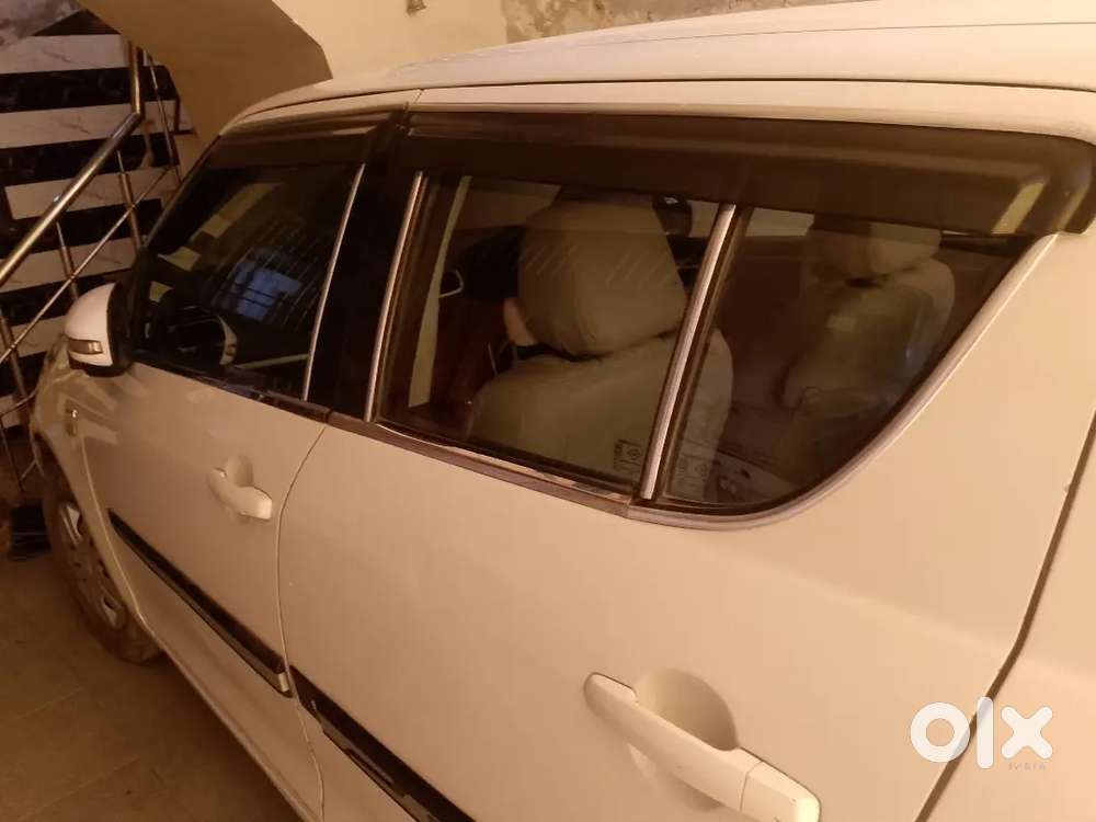 Maruti Suzuki Swift Lxi 2017