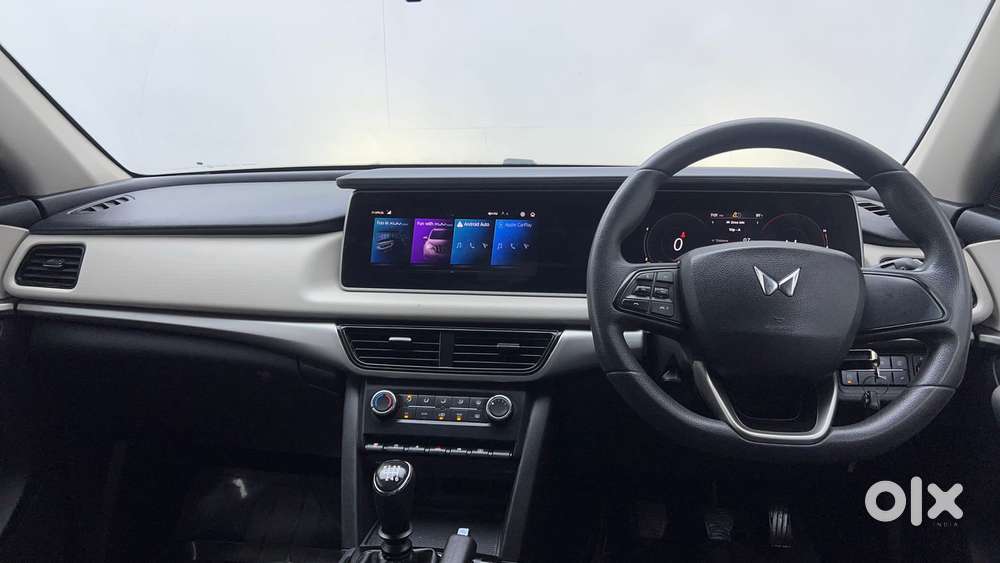 Mahindra Xuv700 2.0 Ax 5 Petrol Mt 7 Str, 2021, Petrol