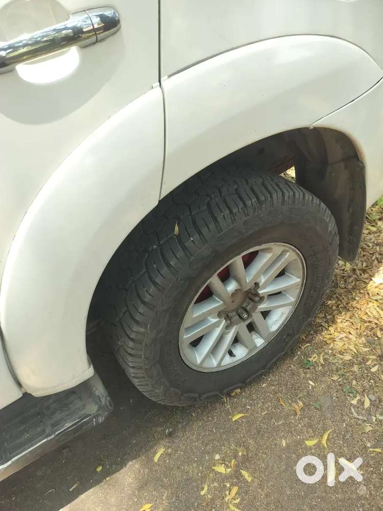 Toyota Fortuner 2013 Diesel Well Maintained 100% Tire