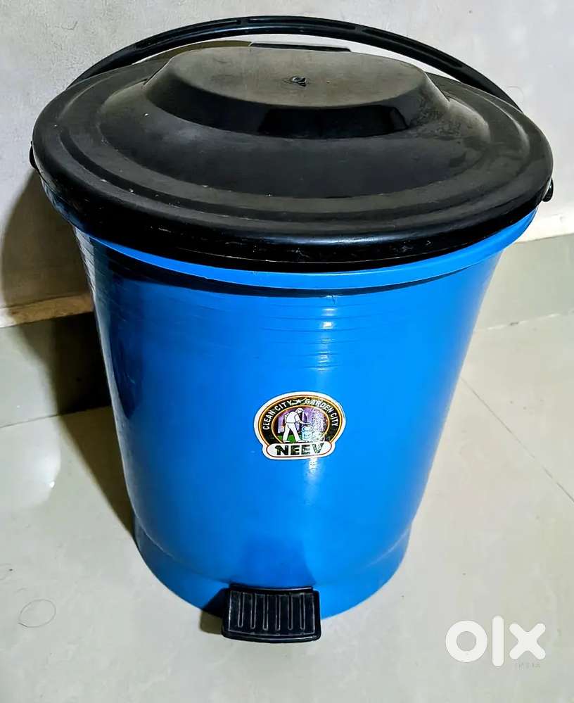 Large Plastic Dustbin / Garbage Bin for Sale