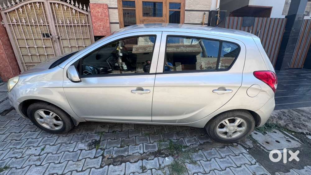 Hyundai I20 Sportz Petrol 2011