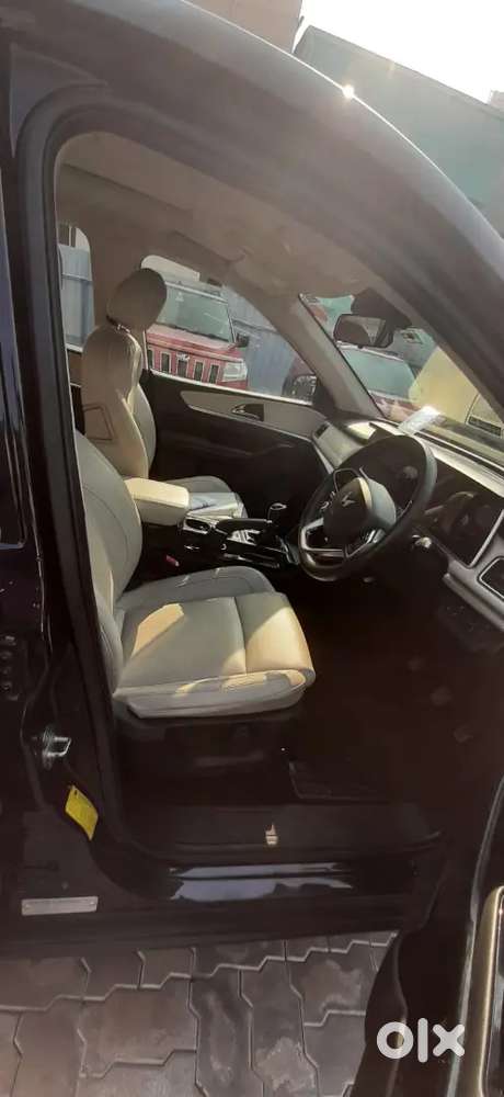 Mahindra Xuv700 2023 Diesel 60500 Km Driven